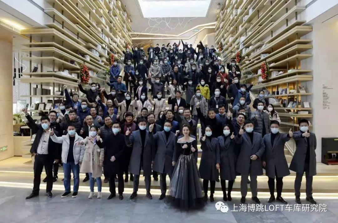 辽源全国一百多人在华侨城汉口道6号参观研讨LOFT专利车库技术！